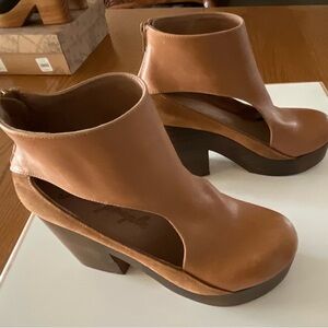 Free People
Stylish Tan Women's Shoes